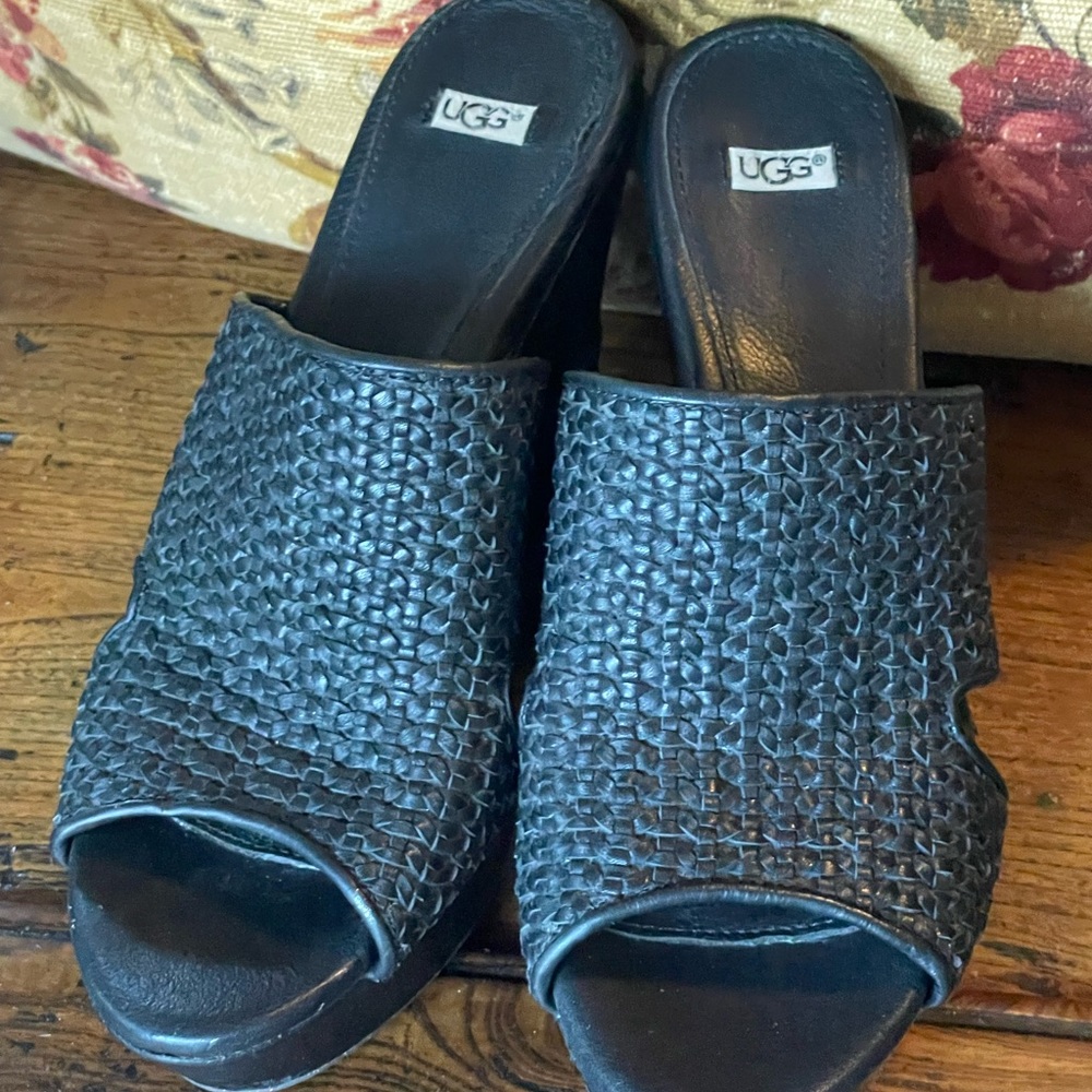 UGG woven black leather wedges size 9 - Picture 3 of 5